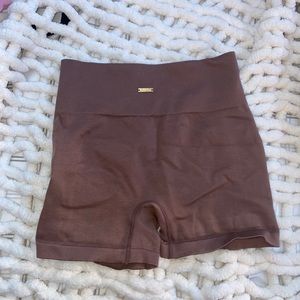 scrunch butt booty shorts